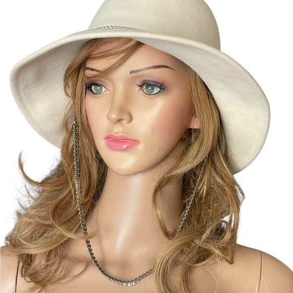 Vintage 1960S YVES SAINT
LAURENT YSL SCULPTED
IVORY FELT FEDORA HAT - Picture 4 of 16